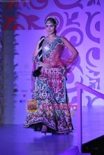 Model walks the ramp for Vikram Phadnis at Aamby Valley India Bridal Week day 4 on 1st Nov 2010 (114).JPG